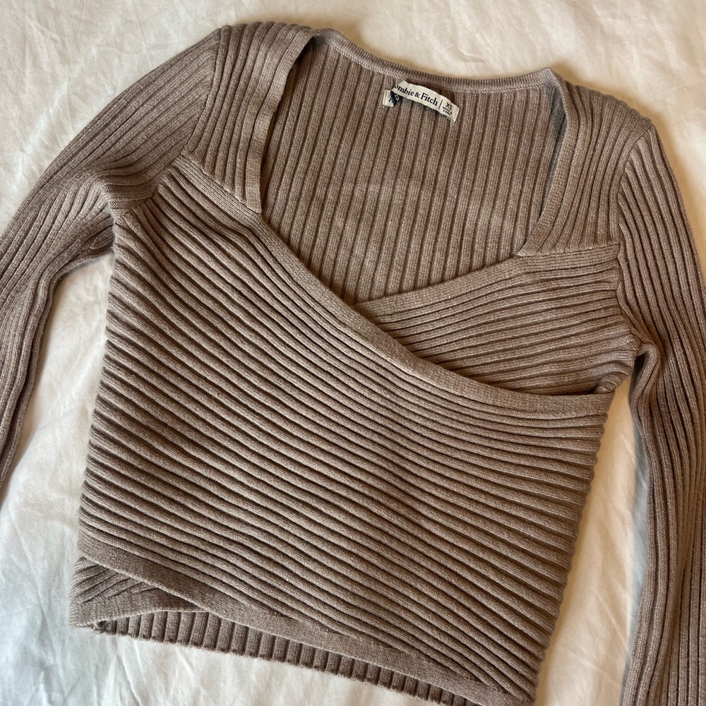Abercrombie & Fitch Ribbed Knit Cropped Beige Sweater